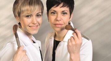 Irina Henkel (l.) und Elena Genkel, Inhaberinnen des Cosmetic Instituts Beauty Lux, Berlin