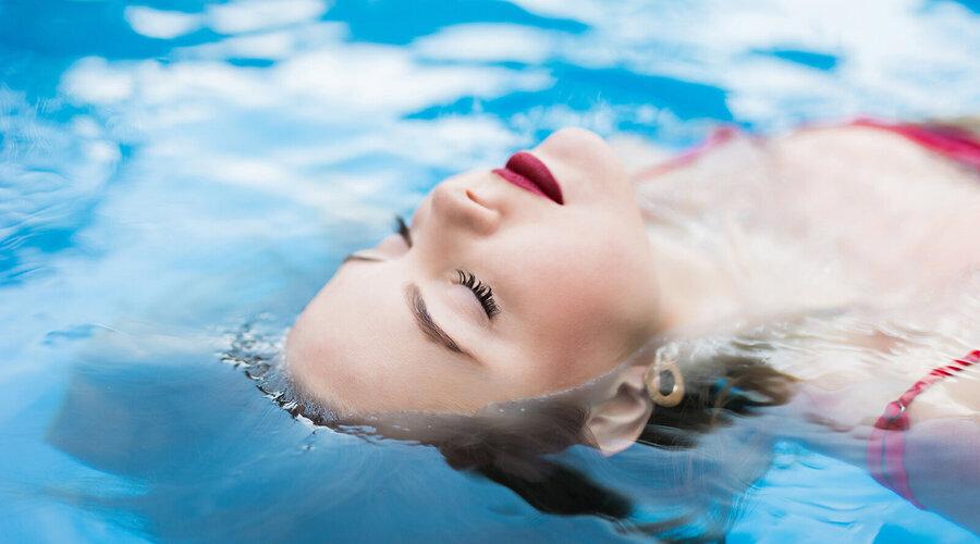 Poolside_Beauty