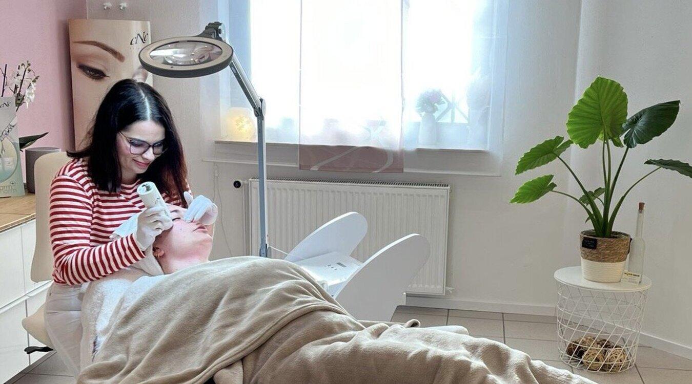 Kosmetikstudio-Behandlung-Julia Fessner